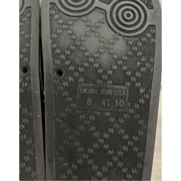 Like New! Steve Madden Black W/ Gold Chain Slides - Picture 5 of 6